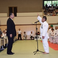 選手宣誓する大刀洗豪武館の甲木碧選手