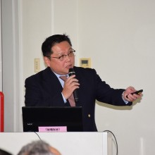教養講座する黒岩先生