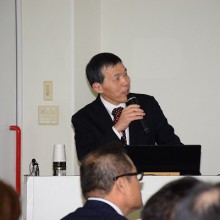 特別講演する井上教授