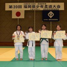 個人の部 女子4年生(左から優勝・準優勝・３位)