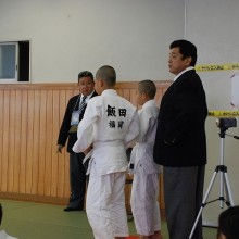 出番を待つ福岡県代表チーム選手監督