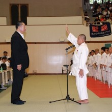 選手宣誓する大刀洗豪武館の近藤那生樹選手