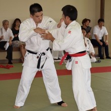 20才代の部優勝の長野選手(左)