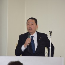 講義をする松岡保会長
