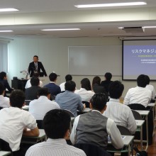 講師の橋本整骨院 院長 橋本浩二先生 講演風景