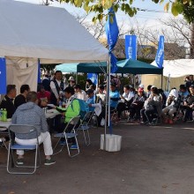 糸島の受付と順番待ちのランナーのみなさん