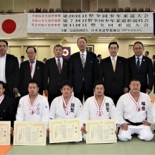 第3位九州ブロックチーム(檜山会員・前列右から２人目)