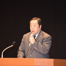 重松療養費渉外部長の講演風景