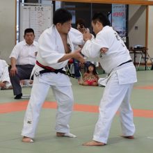 20才代の部準優勝 西宮会員(右)