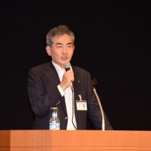 説明する村田保険部長