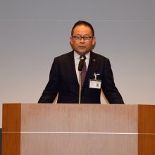 塩川副会長の開会挨拶